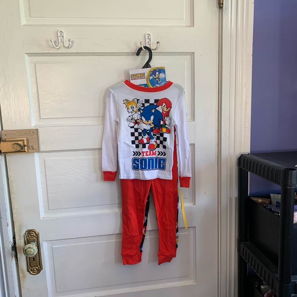 NWT Sonic The Hedgehog Kids Pajama Set Size 4
